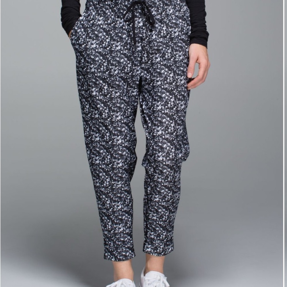 Lululemon Jet Crop Shimmy Shimmer Black Joggers